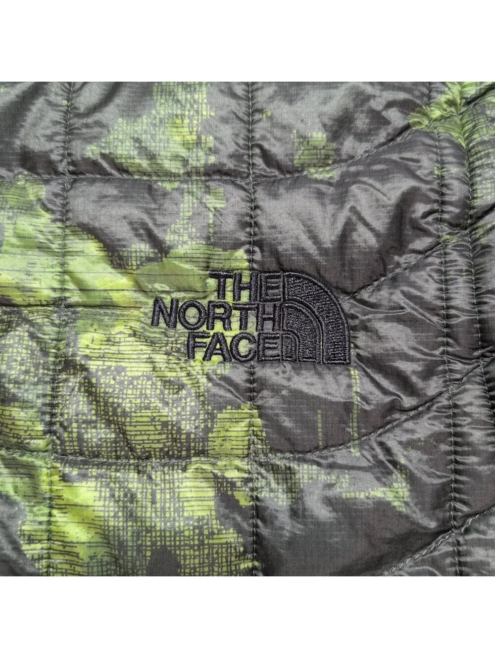 The North Face Camo ThermoBall Insulated Vest Men's Small Green Full Zip